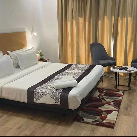 Azure Hotels And Suites Near Medanta Hospital Medicity Sector 47,Sohna Road Gurgaon Eksteriør bilde